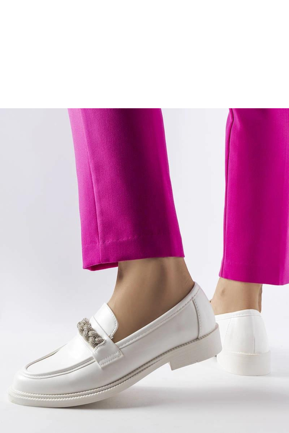 Białe mokasyny zdobione cyrkoniami Montreal - Solea - obrazek 2