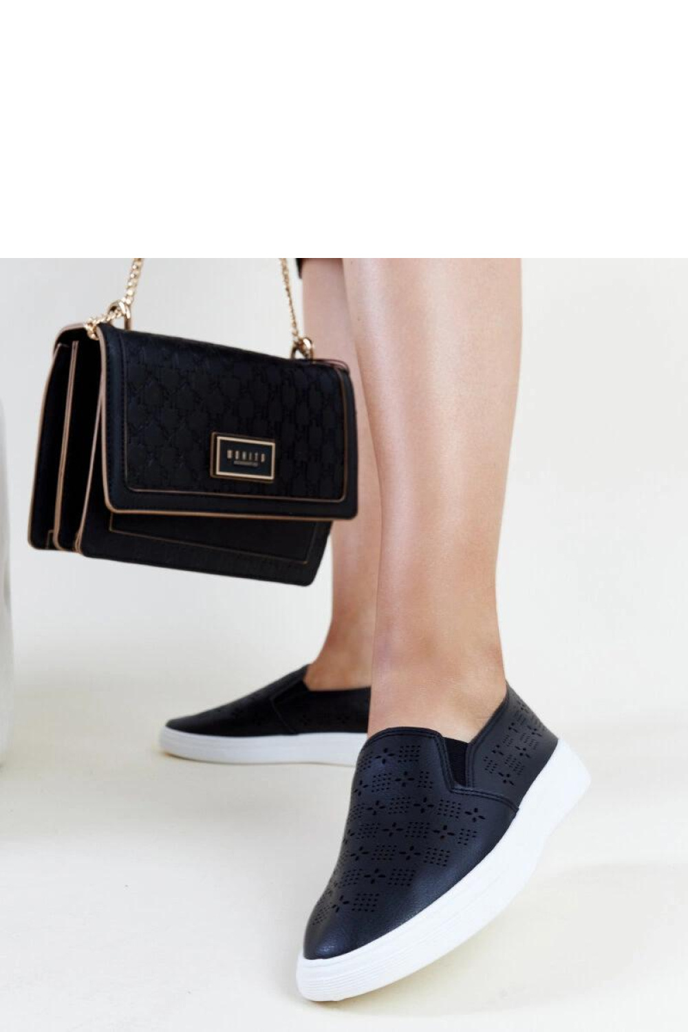 Czarne wsuwane tenisówki Hilal - Solea - obrazek 2