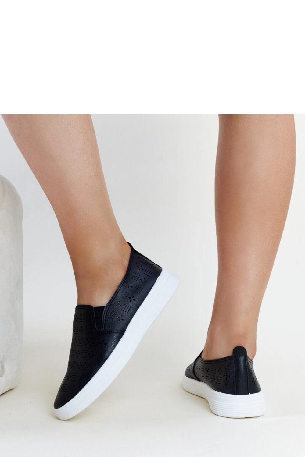 Czarne wsuwane tenisówki Hilal - Solea - obrazek 3