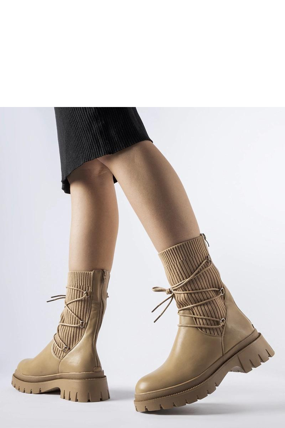 Beżowe skarpetowe botki z wiązaniem Eliot - Solea