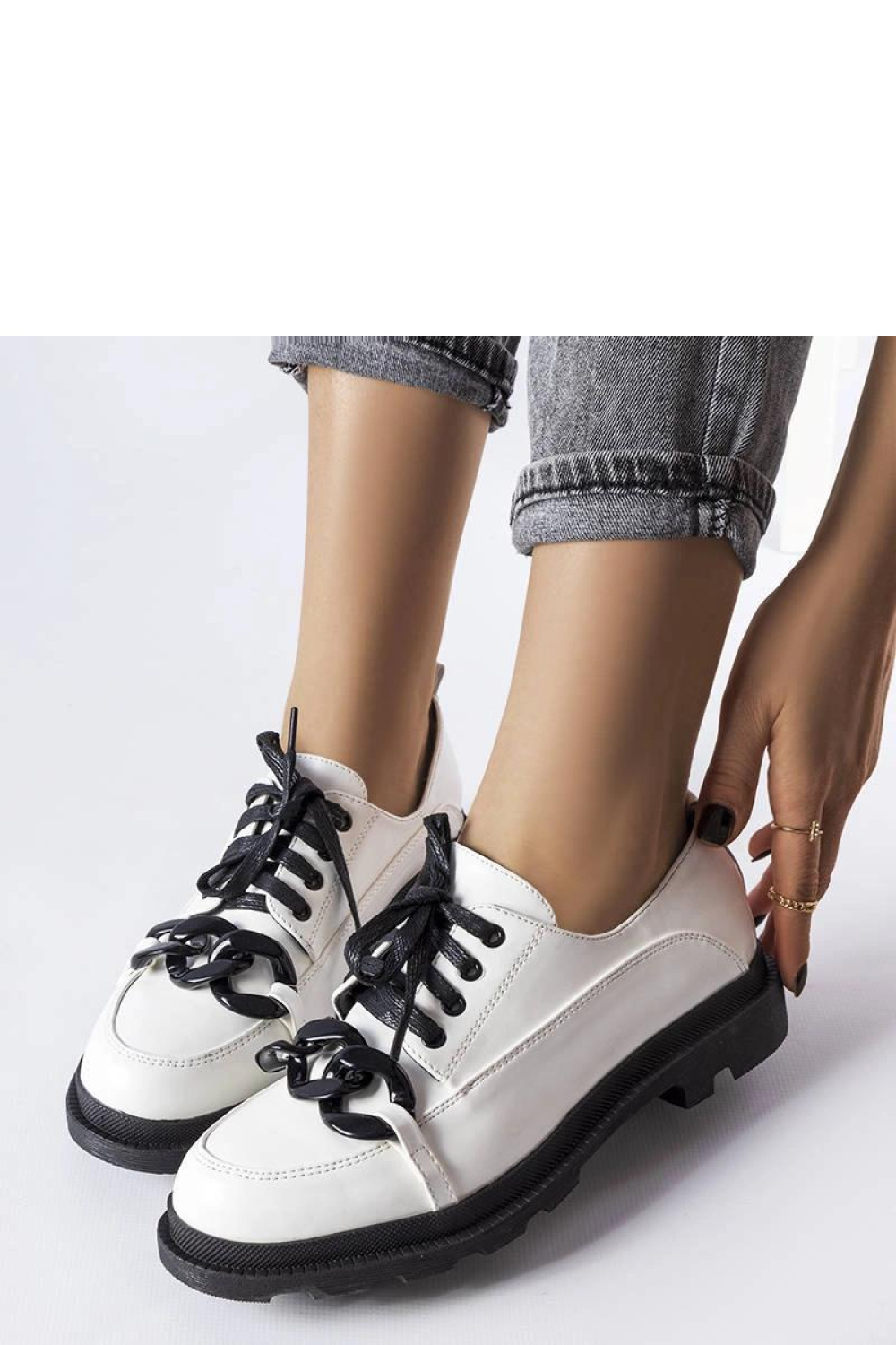 Białe półbuty z łańcuchem Allain - Solea - obrazek 2