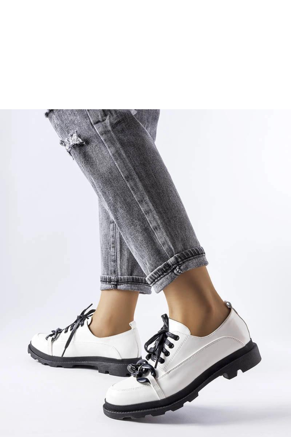 Białe półbuty z łańcuchem Allain - Solea - obrazek 3