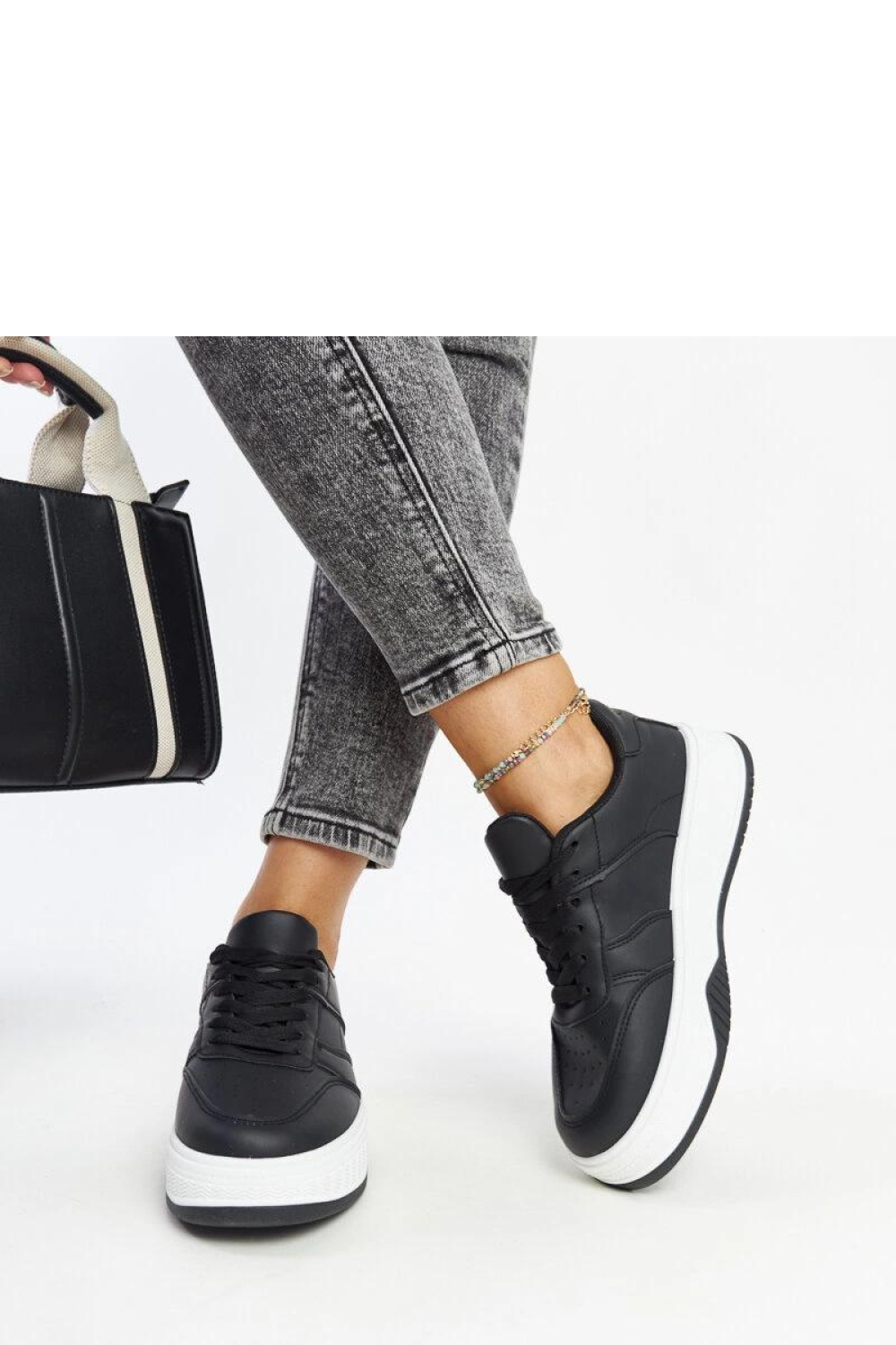 Czarne sneakersy na grubszej podeszwie Rafida - Solea - obrazek 4