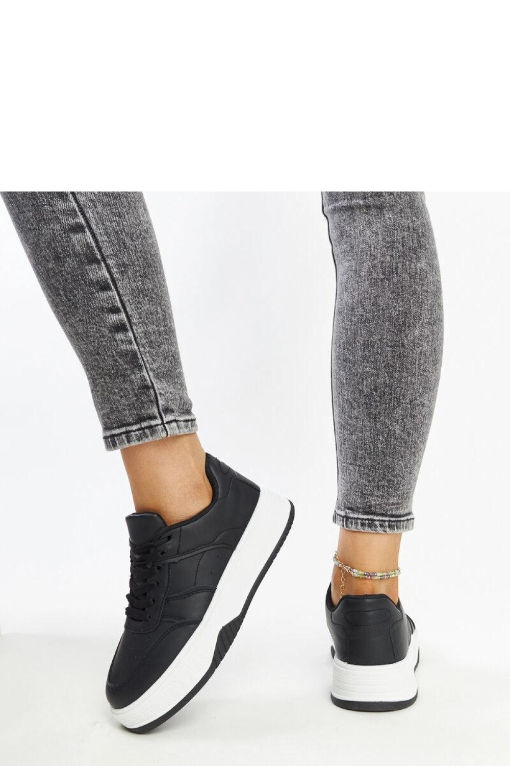 Czarne sneakersy na grubszej podeszwie Rafida - Solea - obrazek 5