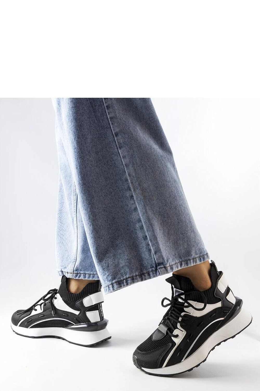 Czarno-białe stylowe sneakersy Begins - Solea - obrazek 2