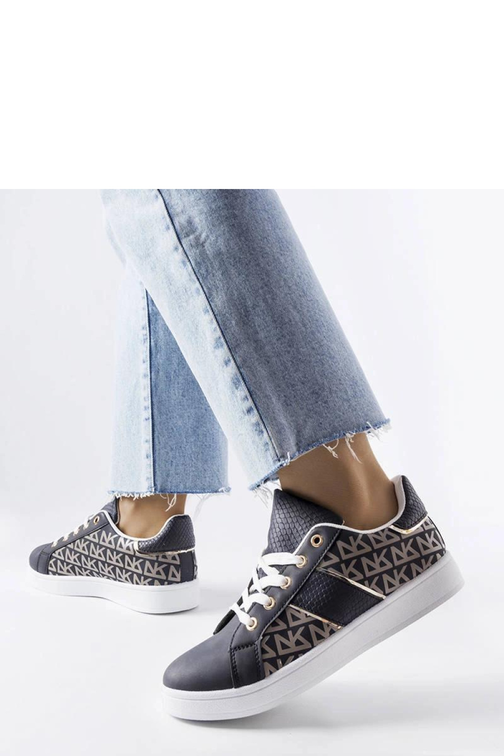 Granatowe sneakersy zdobione monogramem Bolduc - Solea - obrazek 2