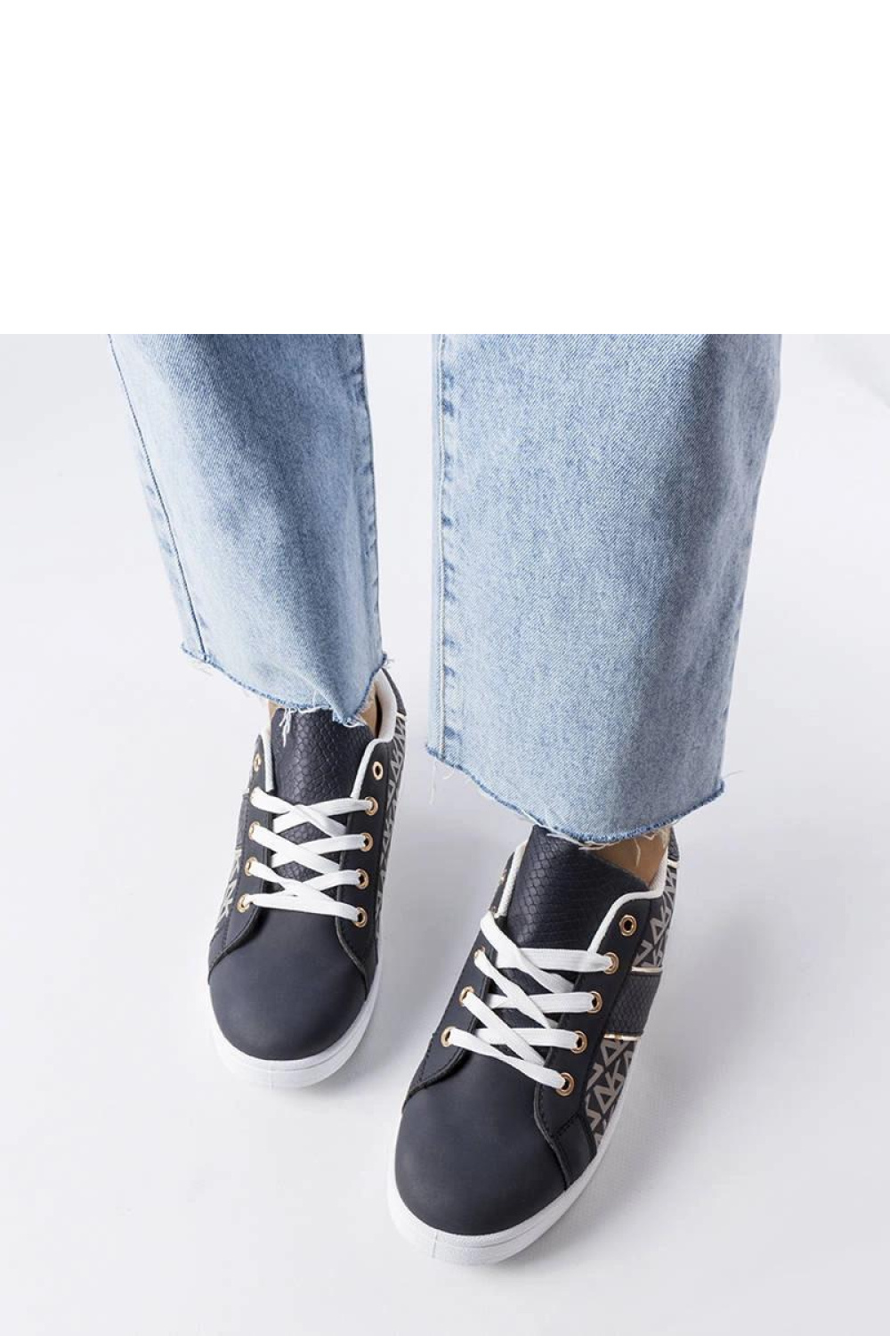 Granatowe sneakersy zdobione monogramem Bolduc - Solea - obrazek 3