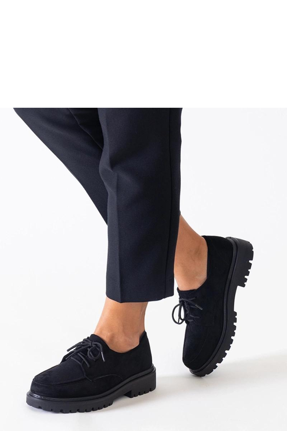 Czarne casualowe sznurowane półbuty z eko-zamszu Eduardana - Solea - obrazek 2