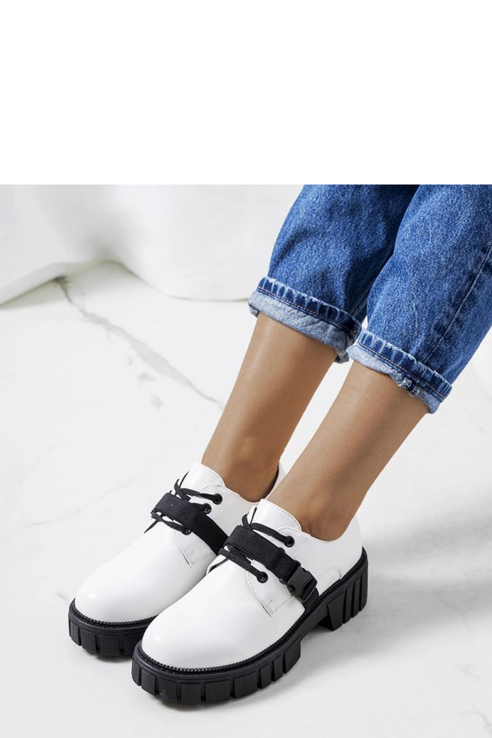 Białe półbuty na traktorowej podeszwie Marike - Solea - obrazek 2