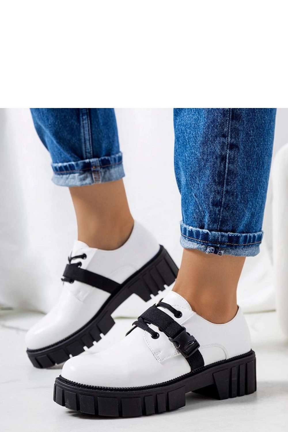 Białe półbuty na traktorowej podeszwie Marike - Solea - obrazek 4