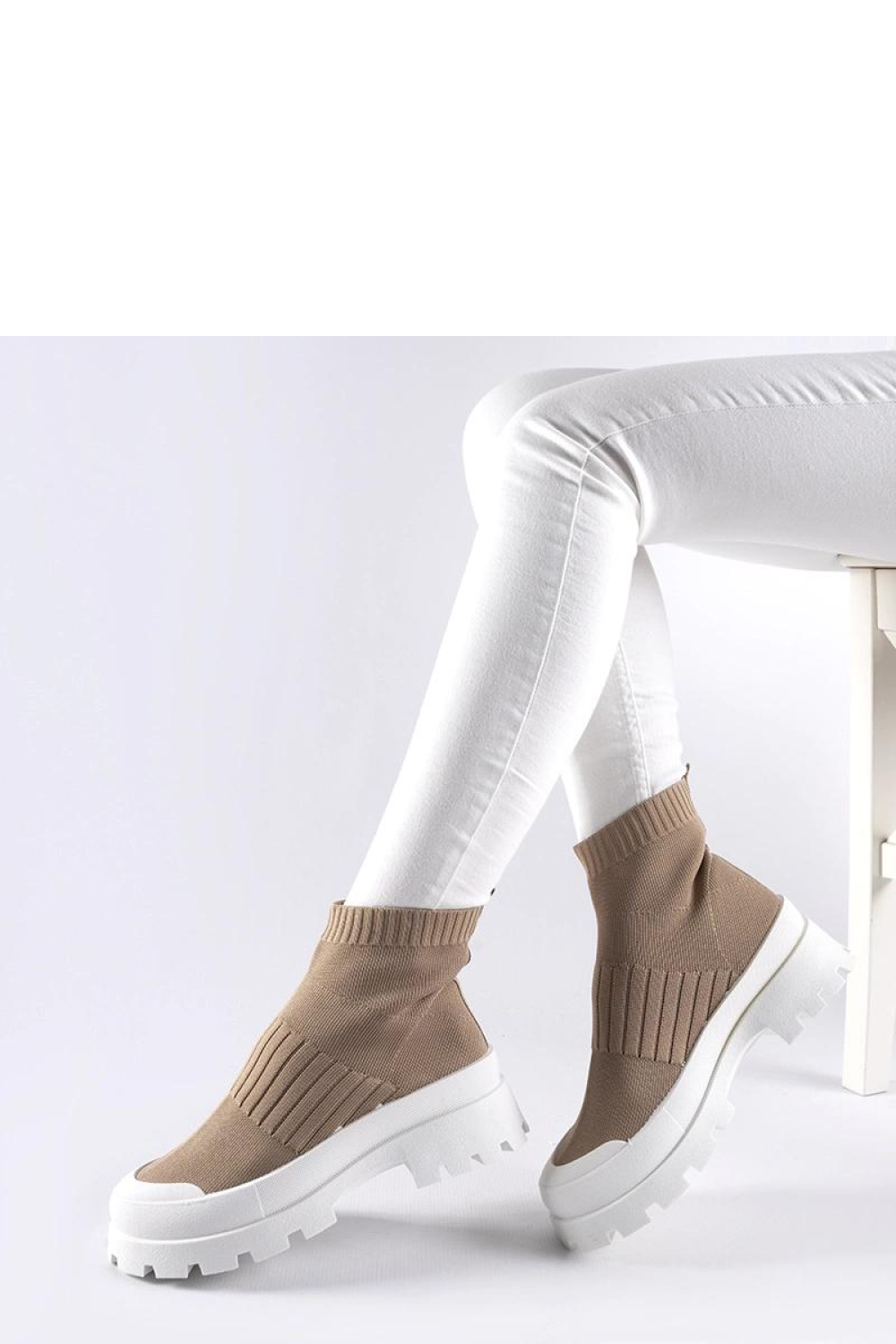 Brązowe sneakersy z elastyczną cholewką Varden - Solea - obrazek 3