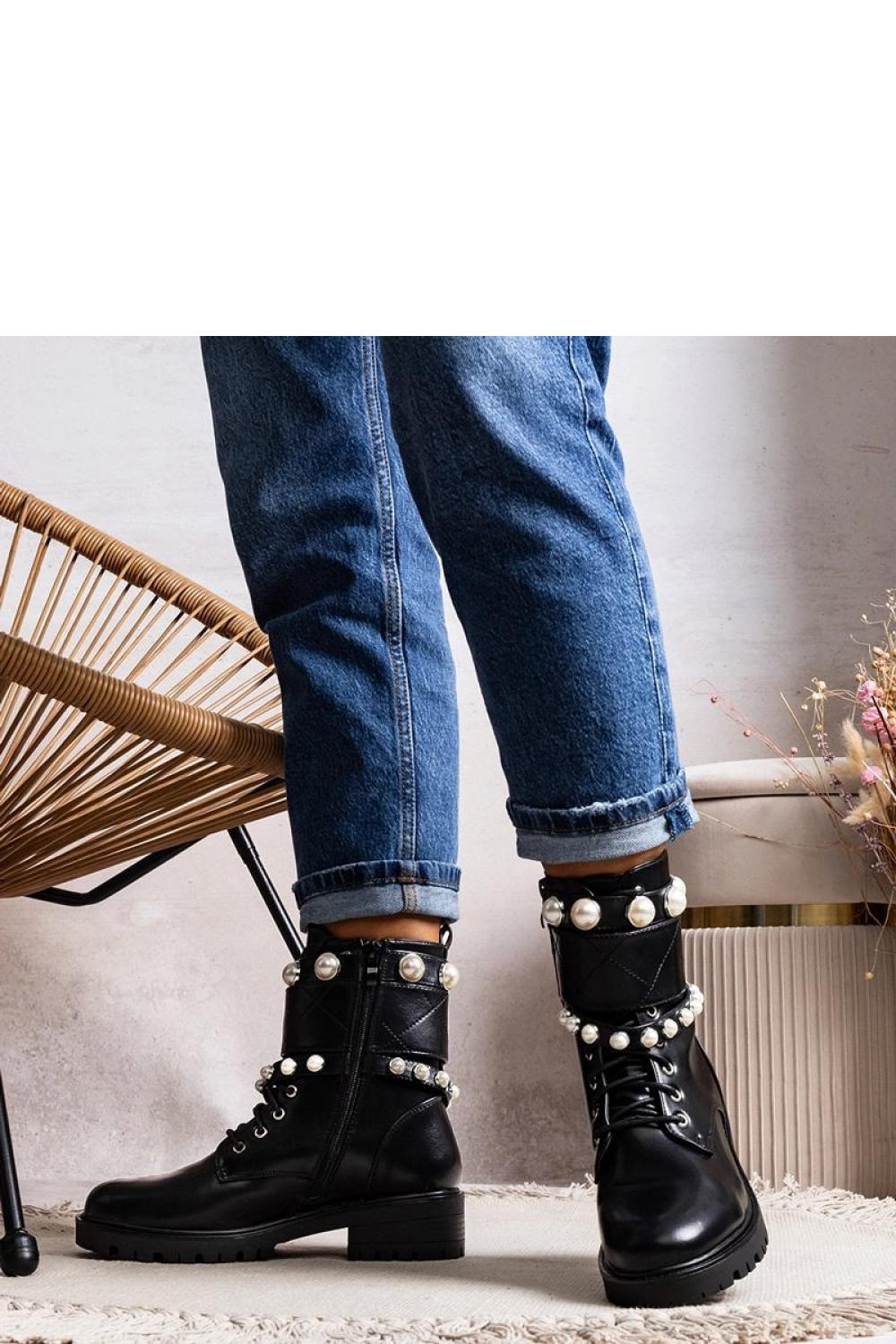 Czarne botki damskie sznurowane z perełkami Carvala - Solea - obrazek 2