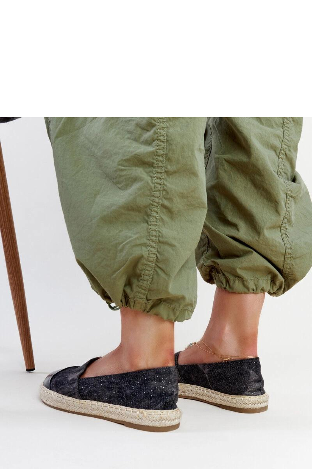 Czarne błyszczące espadryle Surana - Solea - obrazek 4