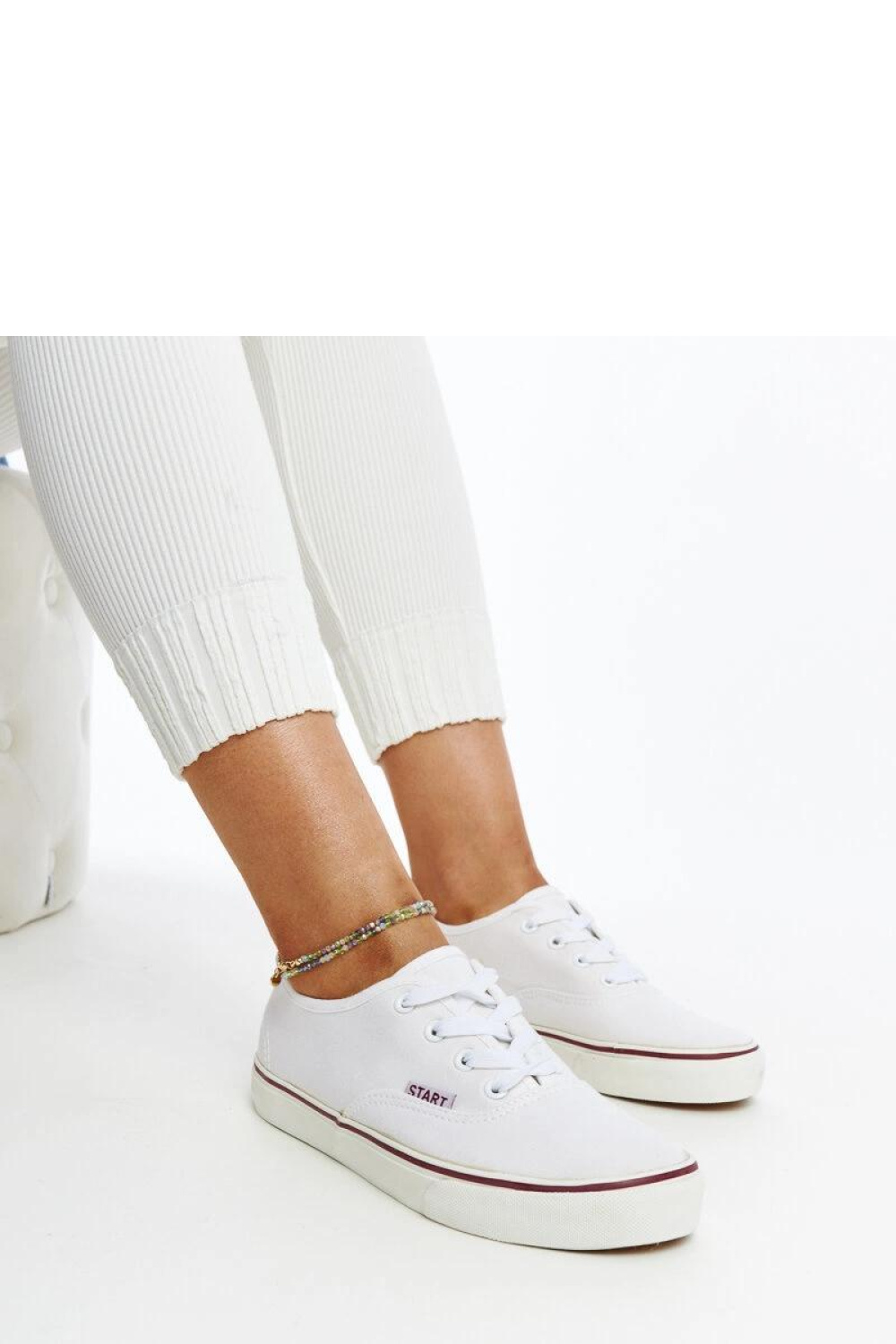 Białe klasyczne tenisówki Erla - Solea - obrazek 2