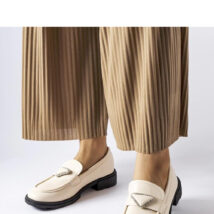 Beżowe mokasyny zdobione cyrkoniami Marsilius – Solea