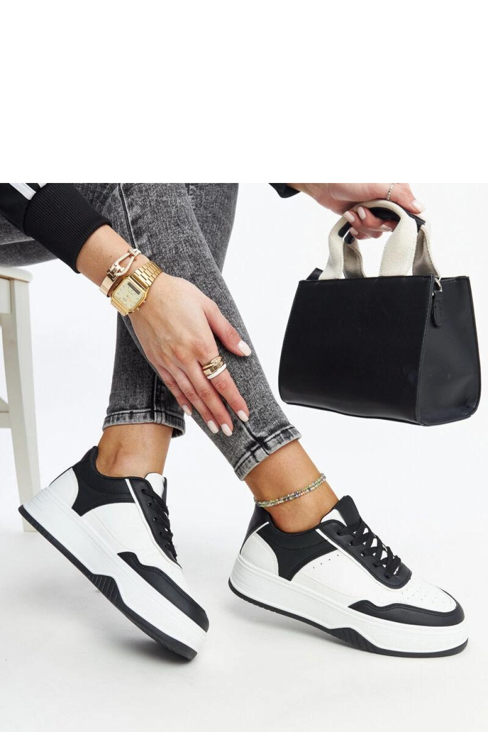 Biało-czarne sneakersy na grubszej podeszwie Rumai - Solea - obrazek 2