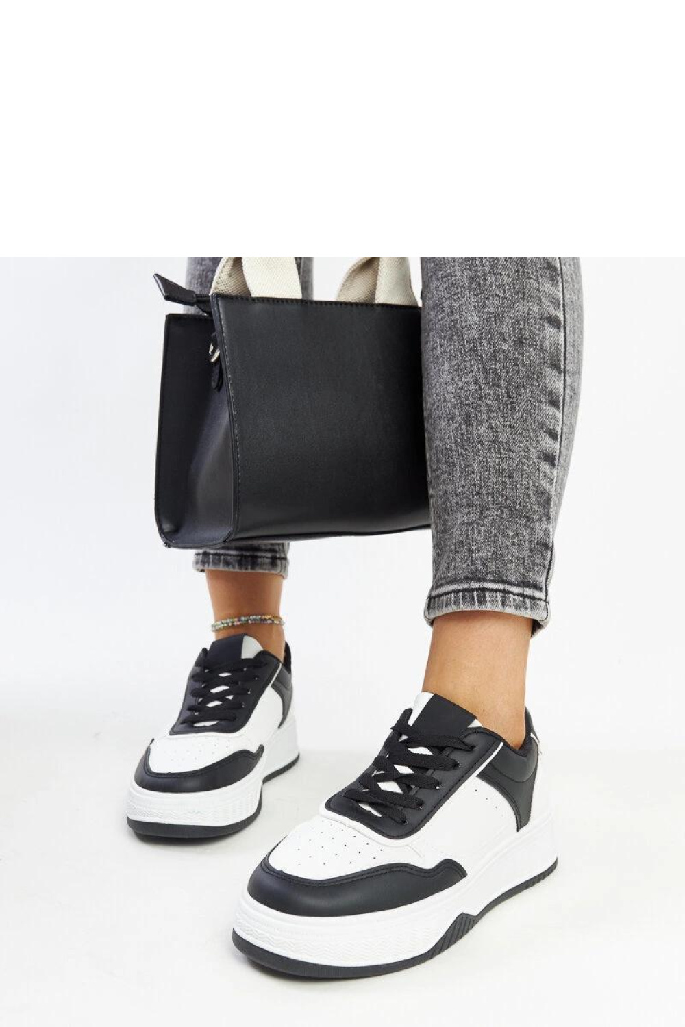 Biało-czarne sneakersy na grubszej podeszwie Rumai - Solea - obrazek 3