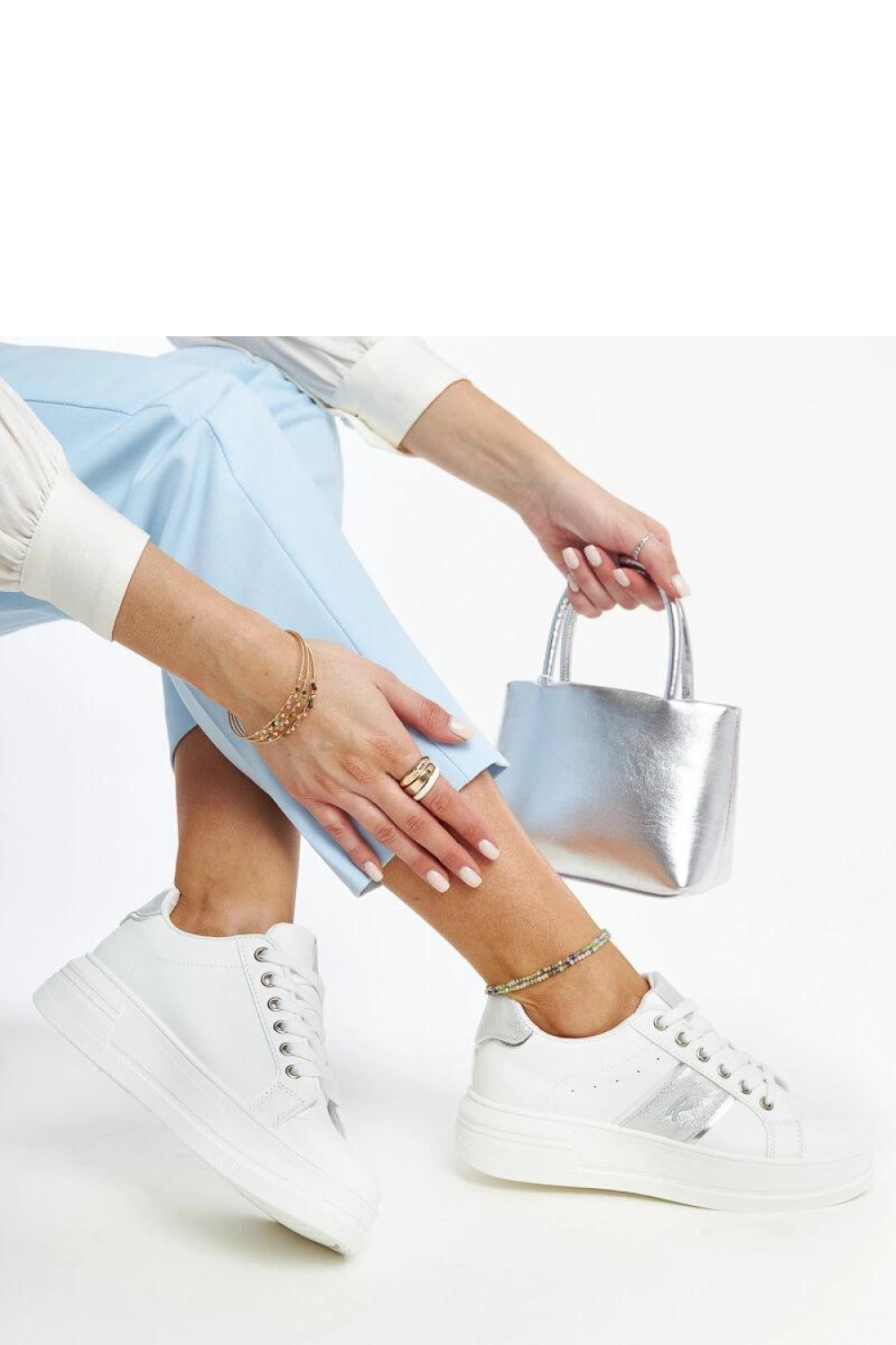 Biało-srebrne sneakersy na grubszej podeszwie Finestra - Solea - obrazek 2