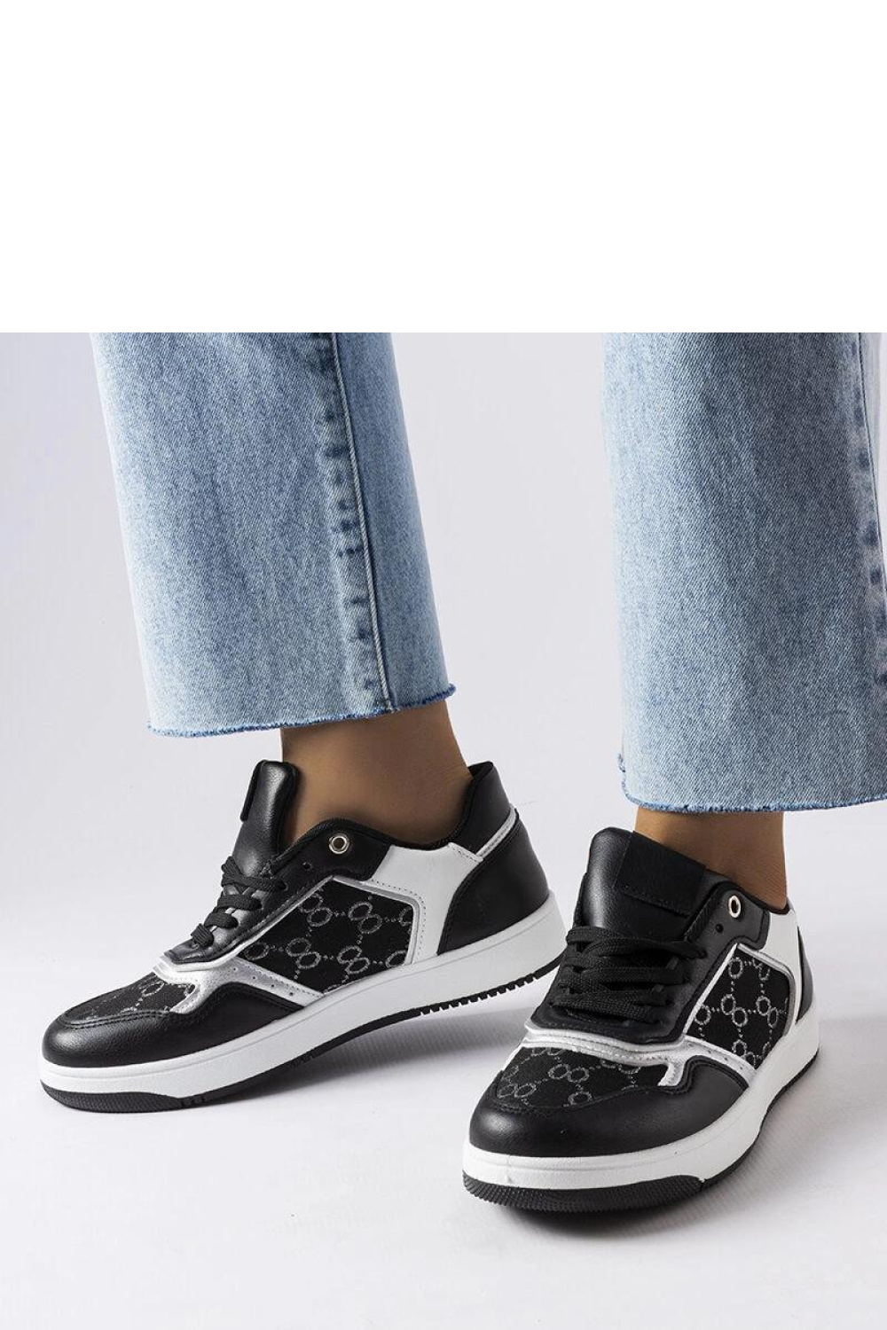 Czarne sneakersy zdobione monogramem Isidora - Solea - obrazek 2