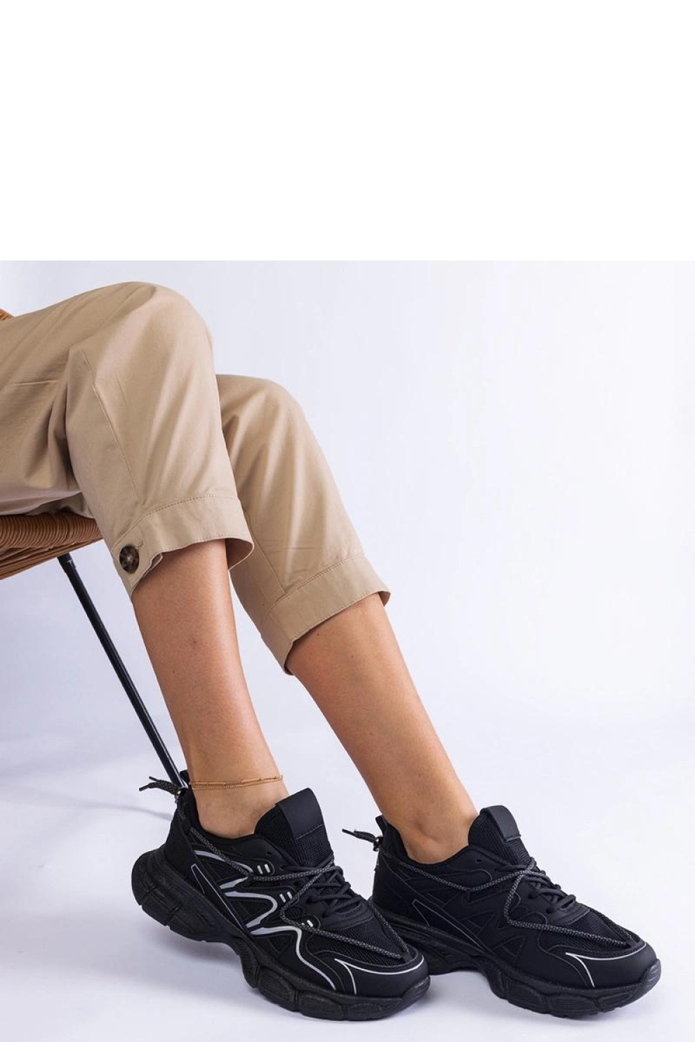 Czarne damskie sneakersy na masywnej podeszwie Colunga - Solea - obrazek 4