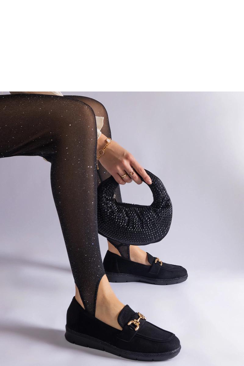 Czarne mokasyny ażurowe damskie z eko zamszu na delikatnej koturnie Sandoval - Solea - obrazek 2