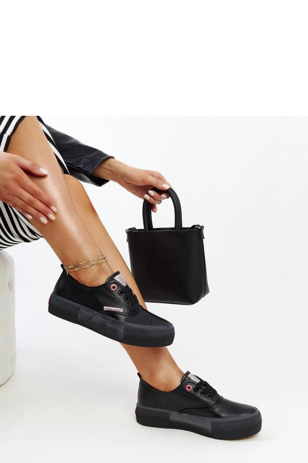 Czarne damskie trampki CROSS JEANS - Solea - obrazek 3