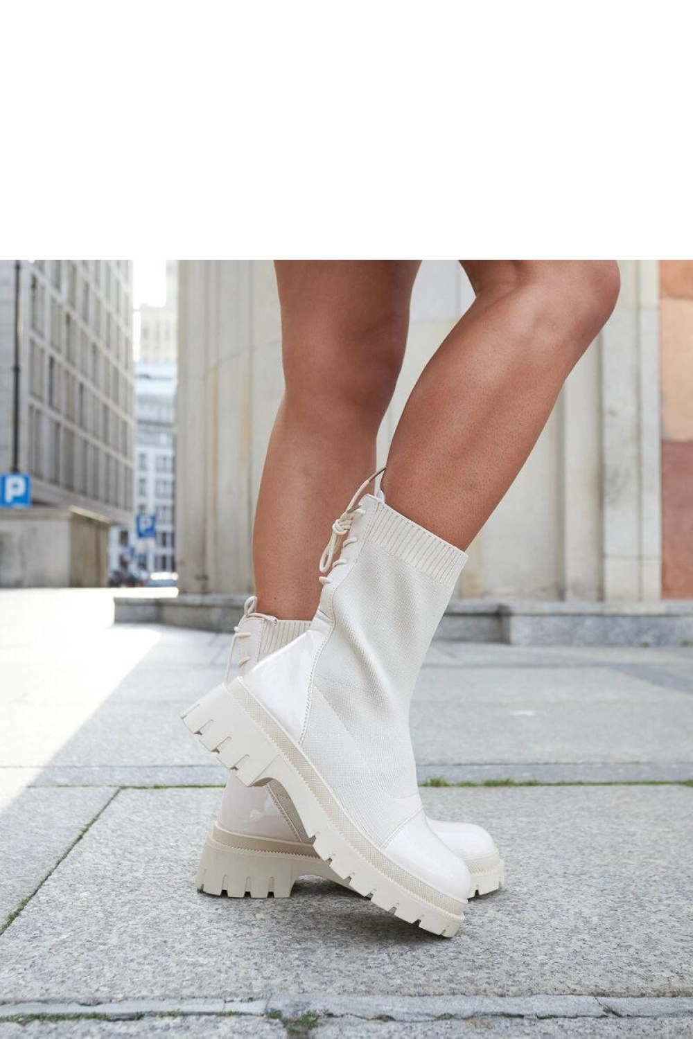 Beżowe skarpetkowo-lakierowane botki Albertina - Solea - obrazek 3