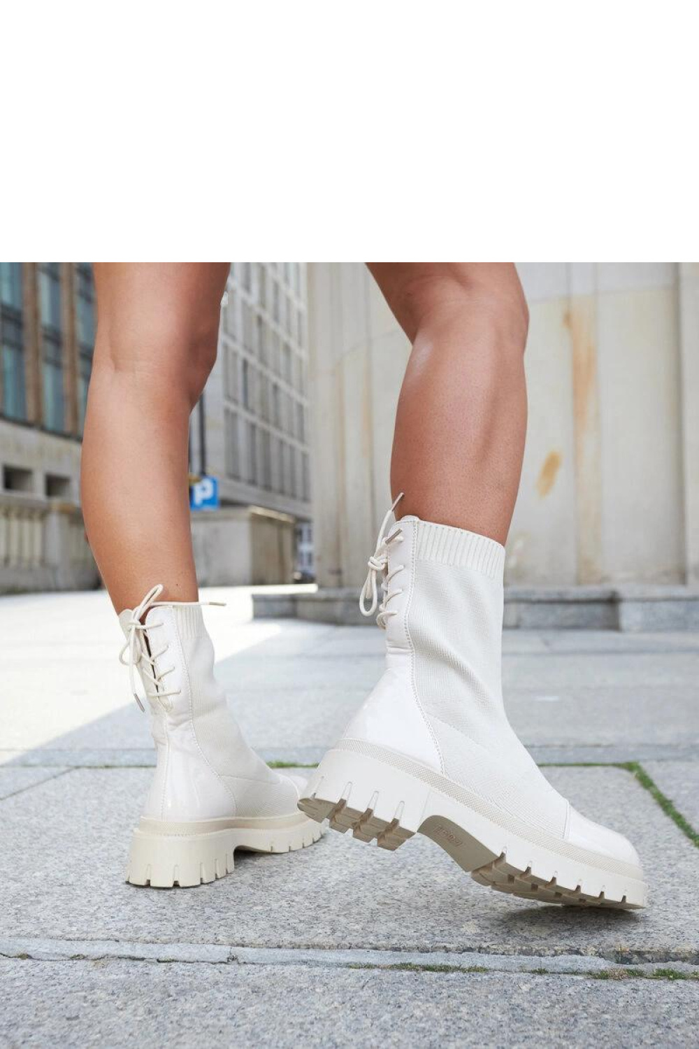 Beżowe skarpetkowo-lakierowane botki Albertina - Solea - obrazek 6