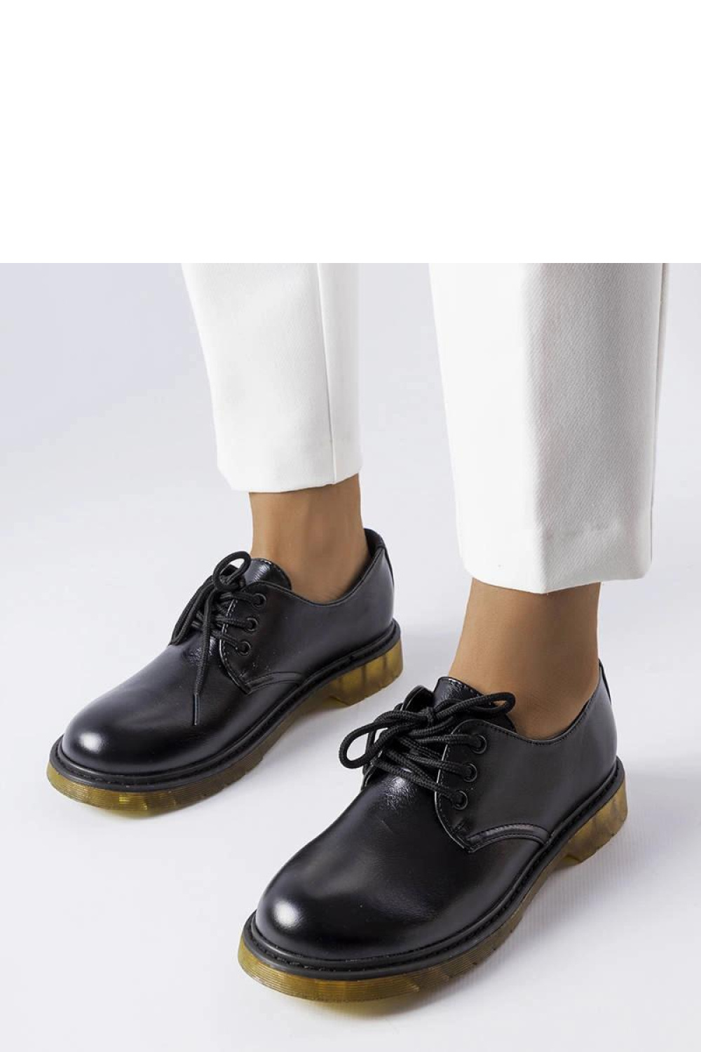 Czarne półbuty typu glany Parfait - Solea - obrazek 2