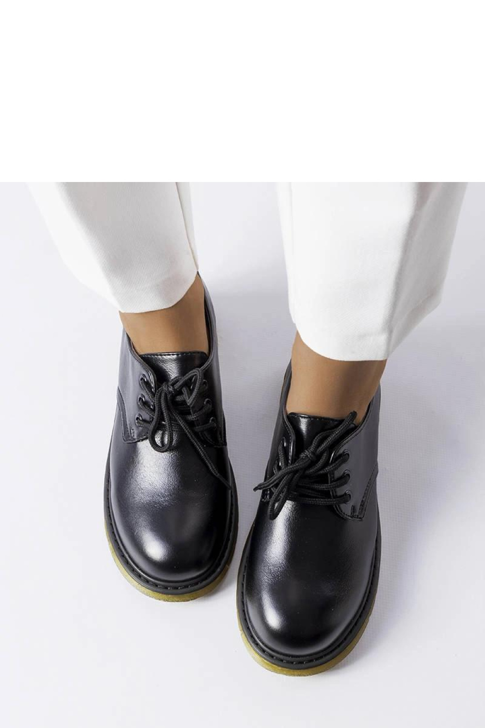 Czarne półbuty typu glany Parfait - Solea - obrazek 3