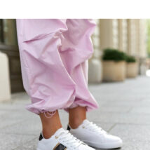 Białe sneakersy z ozdobnym paskiem Grada – Solea