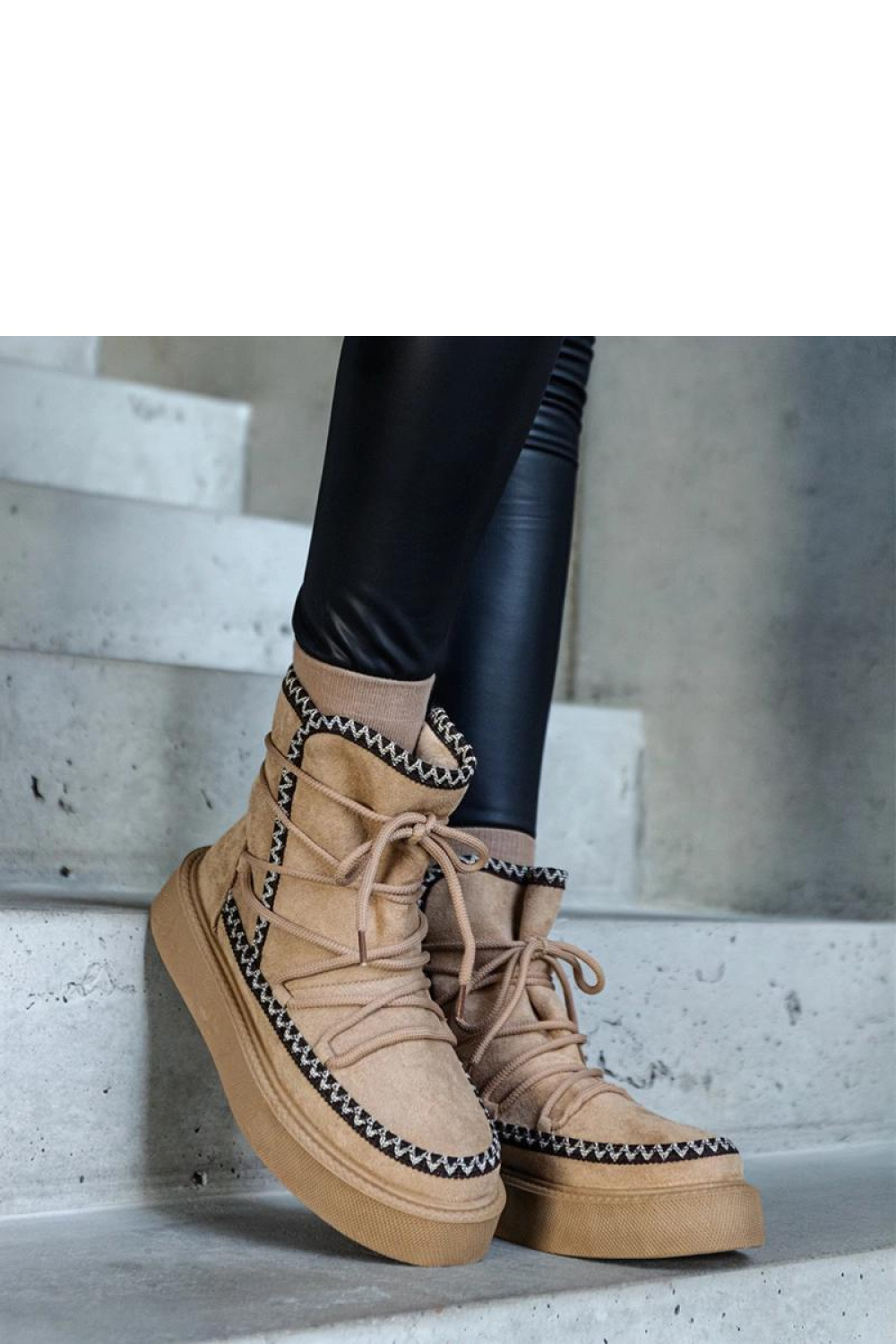 Beżowe śniegowce na platformie sznurowane zdobione haftem Mckenzie - Solea - obrazek 2