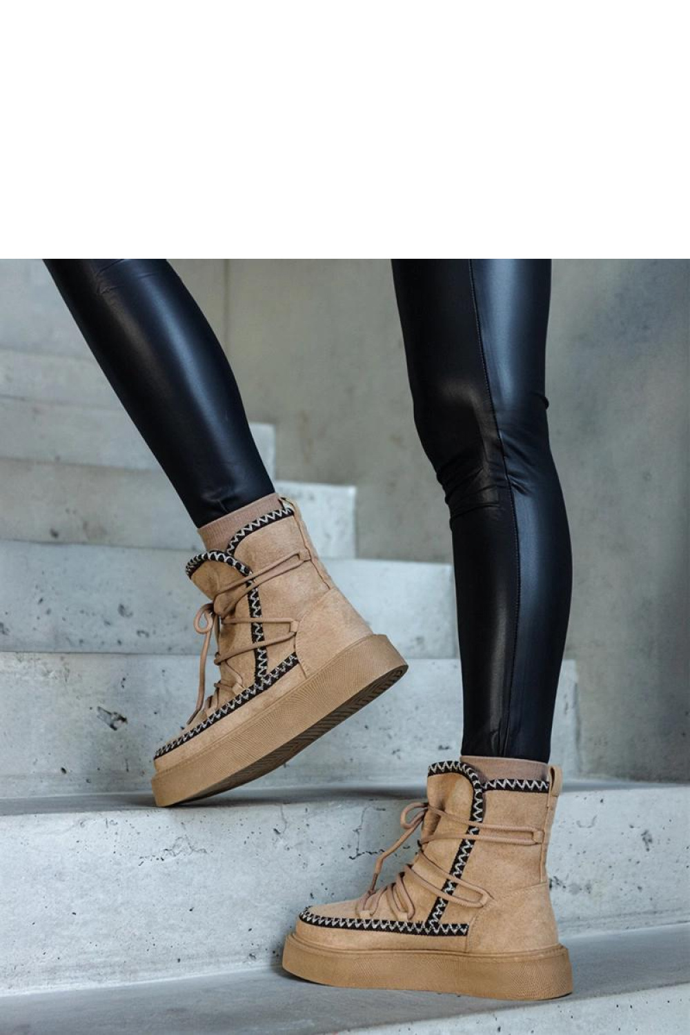 Beżowe śniegowce na platformie sznurowane zdobione haftem Mckenzie - Solea - obrazek 3