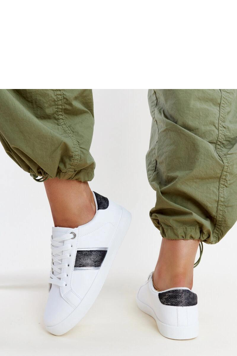 Biało-czarne sneakersy z ozdobnym paskiem Grada - Solea - obrazek 4