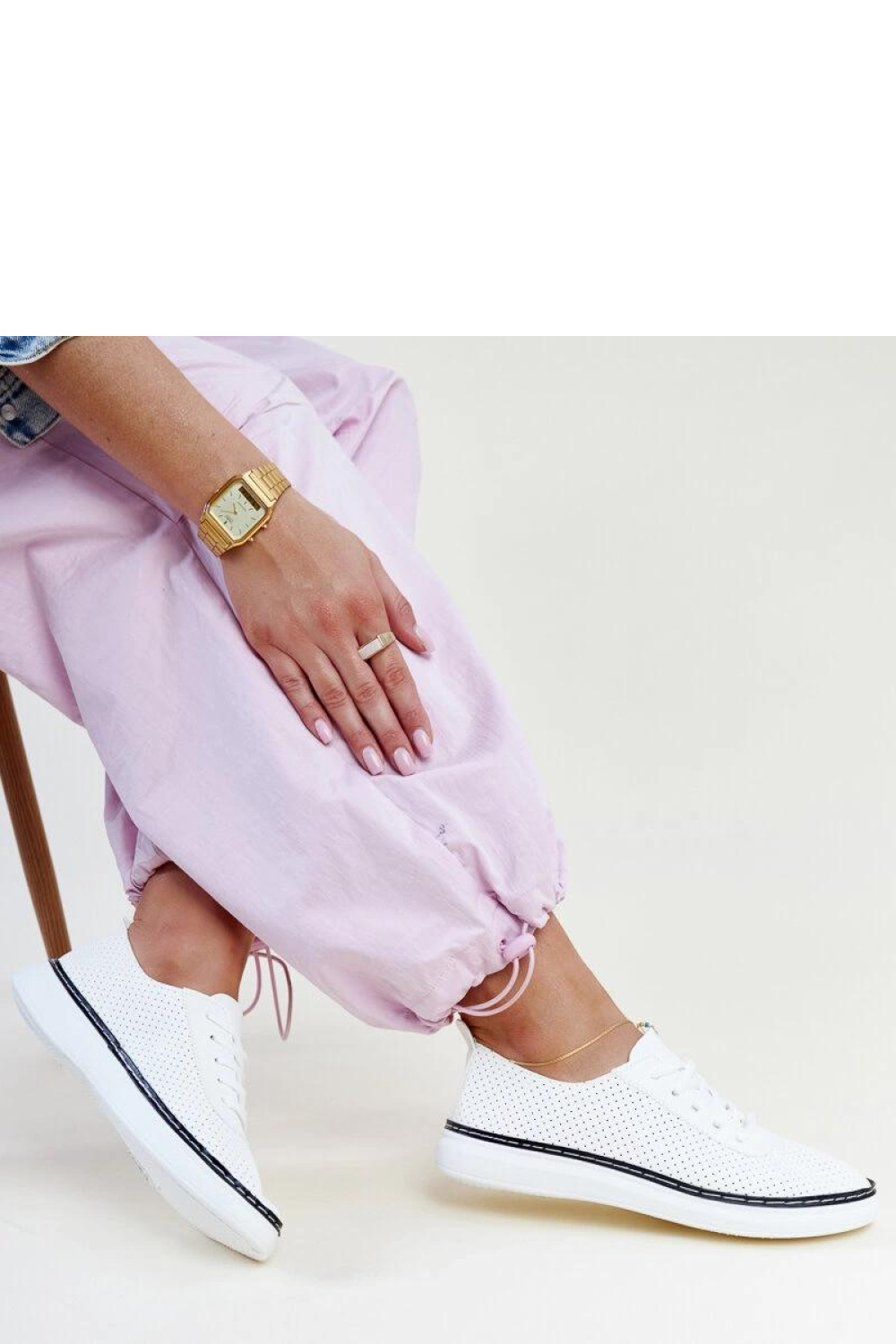 Biało-czarne ażurowe tenisówki Biserka - Solea - obrazek 3