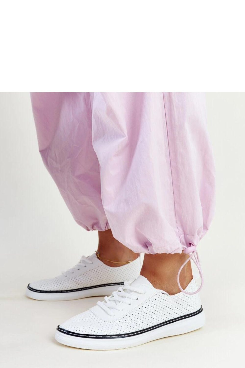 Biało-czarne ażurowe tenisówki Biserka - Solea - obrazek 4