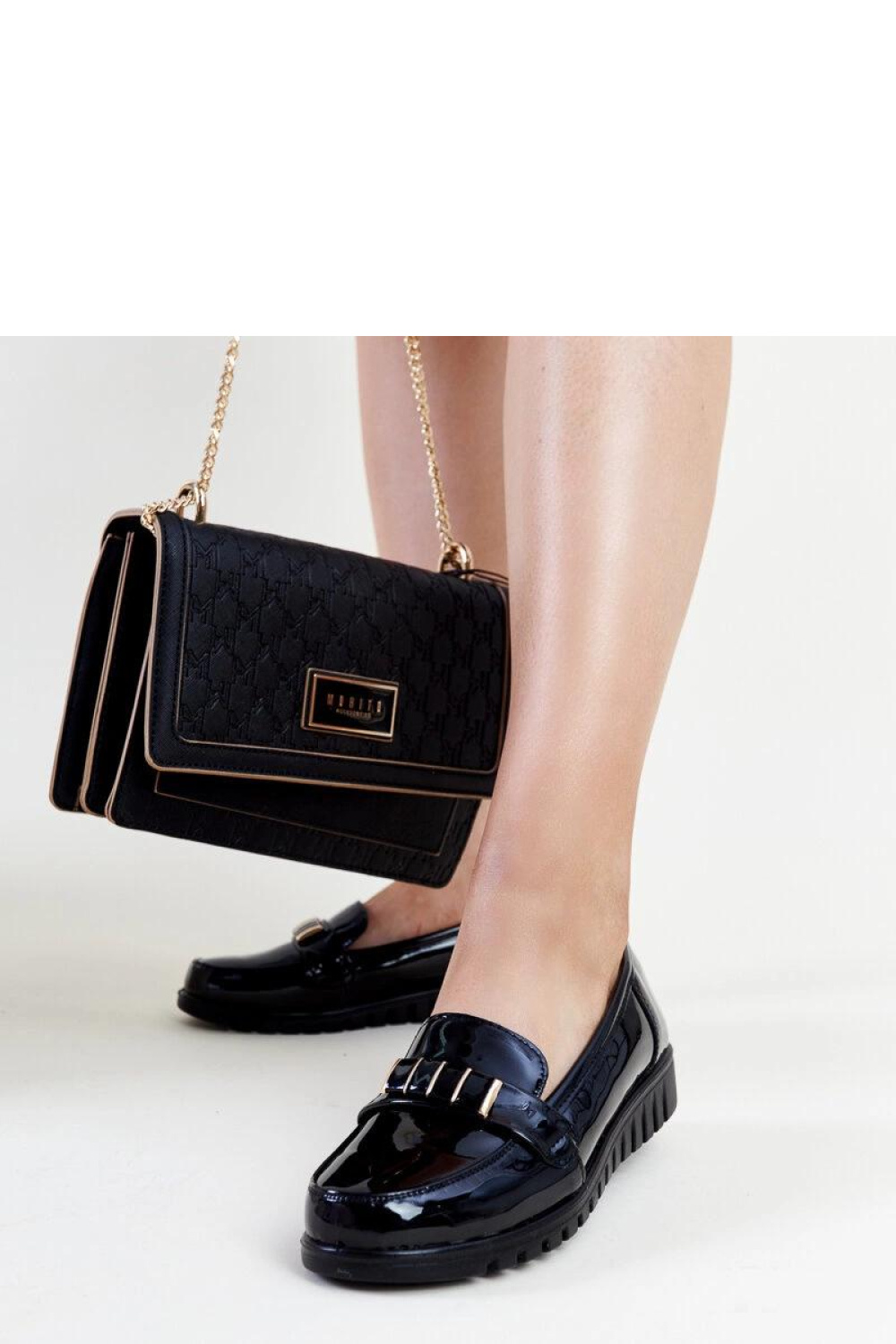 Czarne lakierowane mokasyny z ozdobnym paskiem Marlisa - Solea - obrazek 4