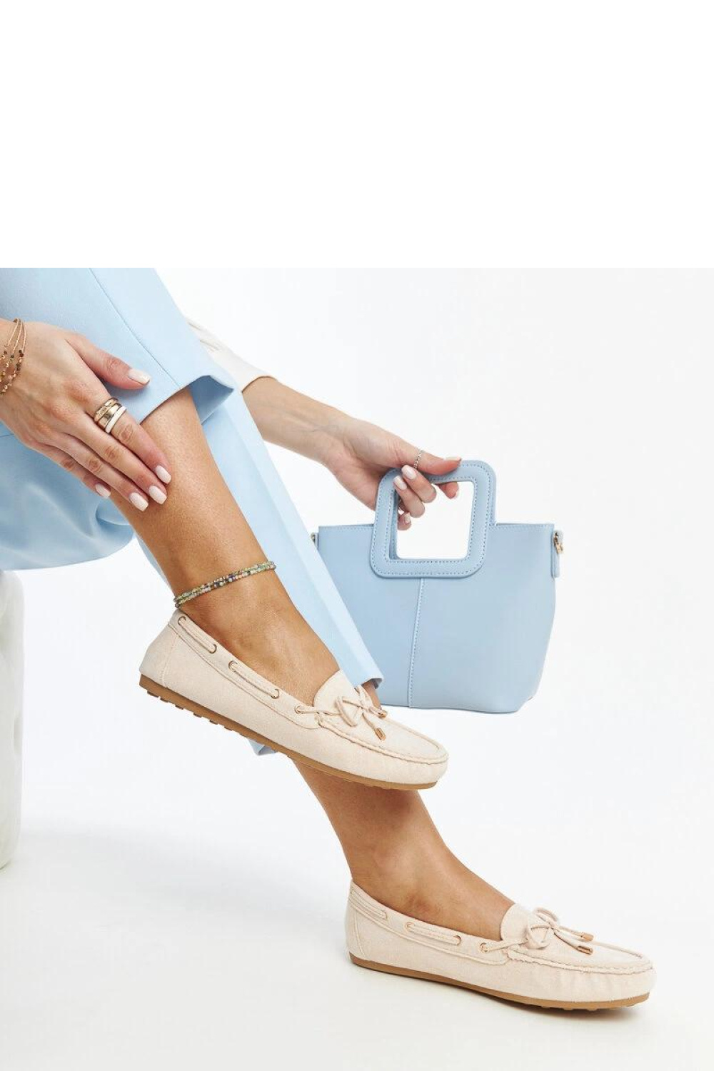 Jasnobeżowe zamszowe mokasyny Aneesa - Solea Hurtownia odzieży on-line, moda damska, bielizna i obuwie dla kobiet - Matterhorn.pl - obrazek 3