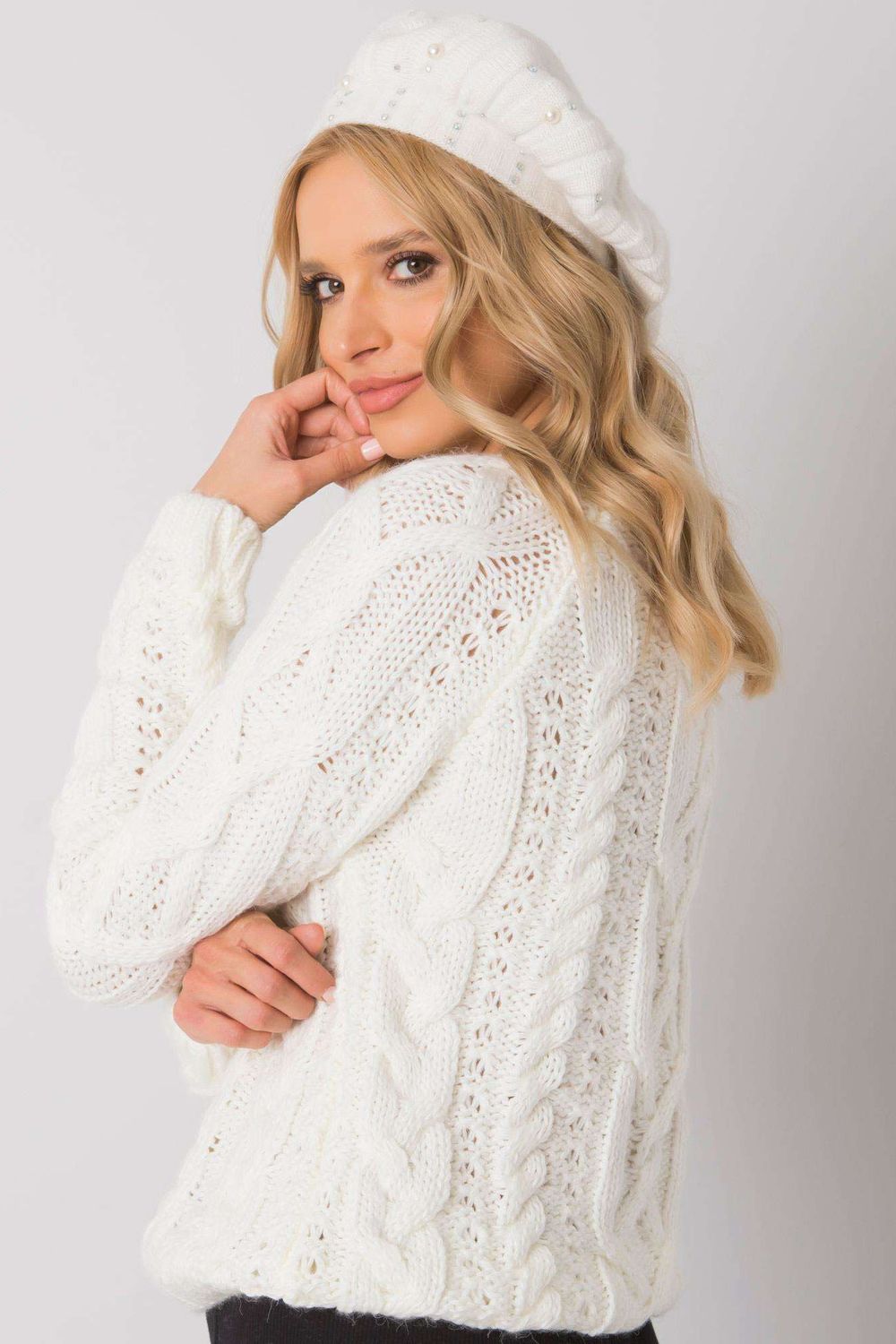 Czapka Damska Model AT-CZ-DM-39055 Ecru - AT - obrazek 2