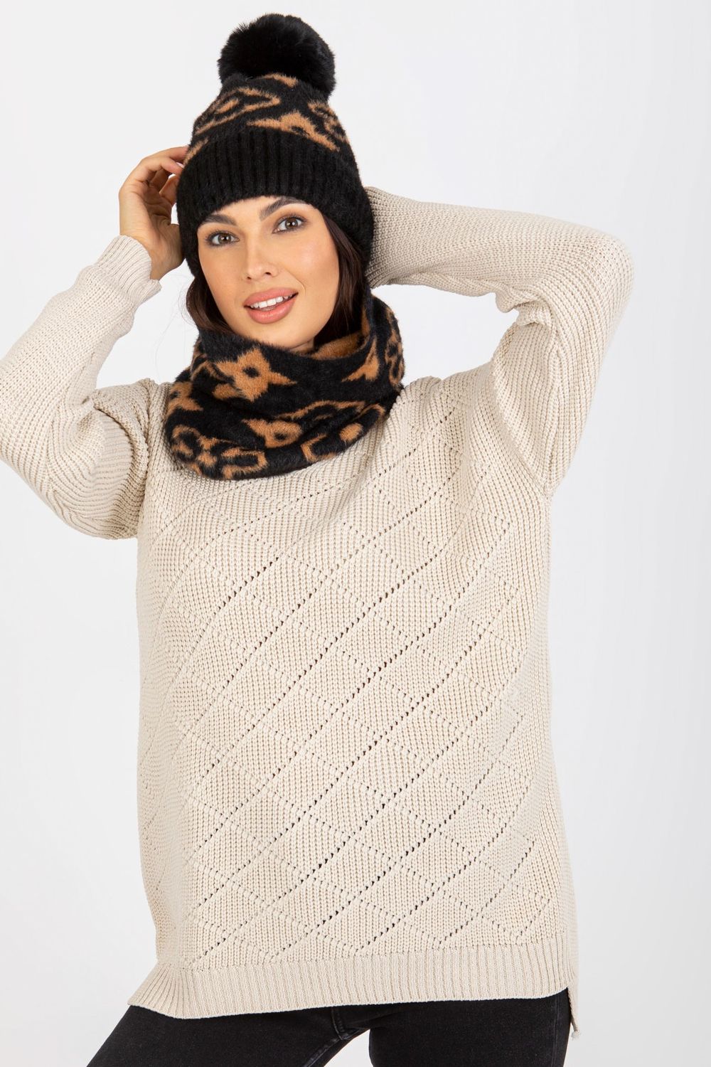 Czapka Damska Model AT-CZ-CM-317.85 Black - AT - obrazek 2