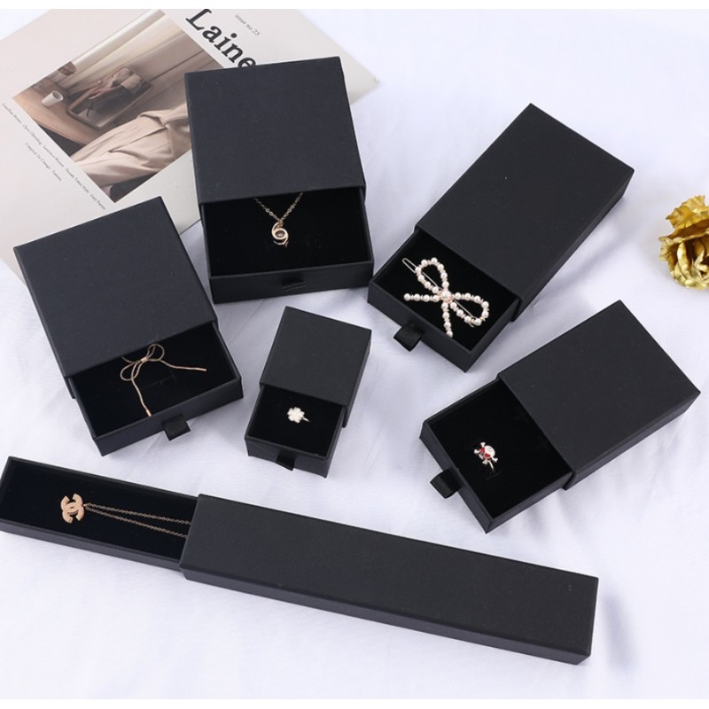 PUDEŁKO OZDOBNE NA BIŻUTERIĘ, bransoletkę 8,5 x 8,5 x 3,5 cm PDOZ12CZ - obrazek 5