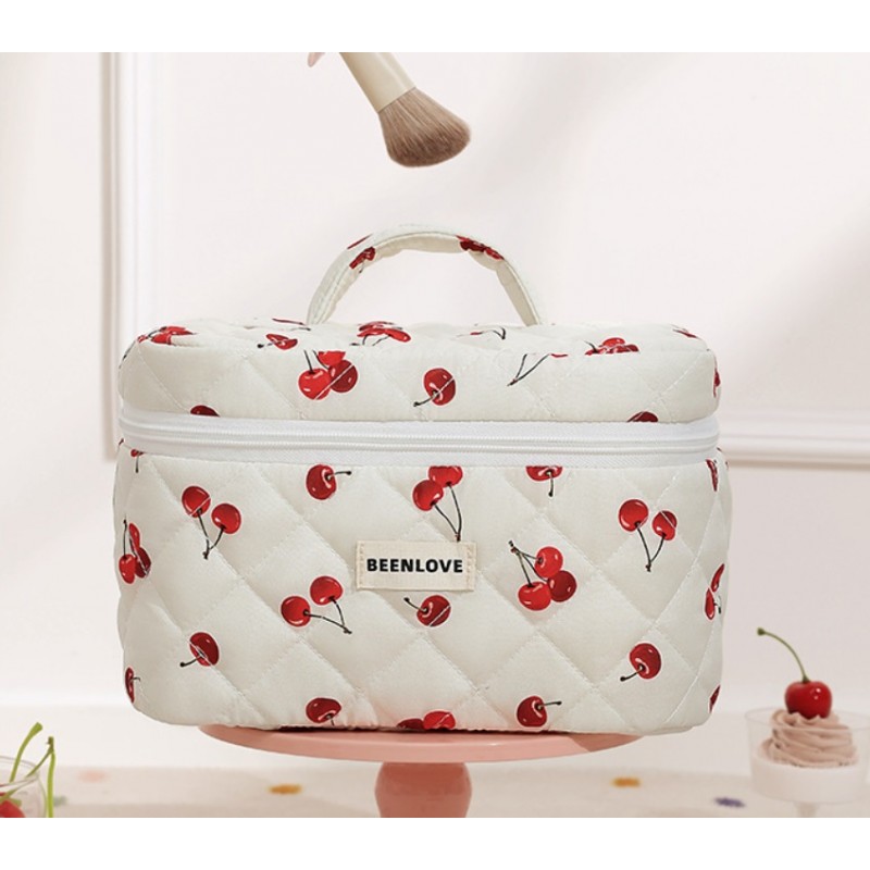 Kosmetyczka damska pikowana kuferek w wisienki 17 x 17 x 25,5cm KS123 - obrazek 2