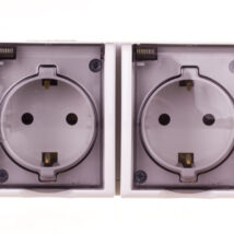 Simon Aquarius Gniazdo hermetyczne podwójne z/u Schuko IP54 z klapką dymną białe AQGSz1-2/11a